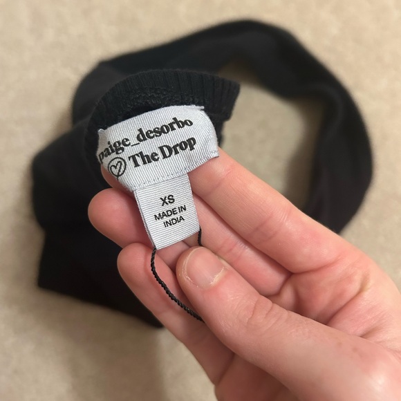 Black Sleeveless V-neck Size XS Halter Tank Top - Picture 3 of 3